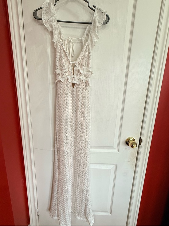 Dresses & Skirts - White Lace Open-Back Maxi Dress with Ruffle Straps